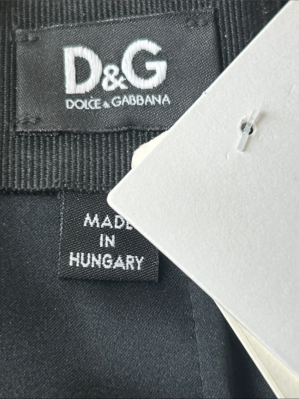 D&G figure skimming